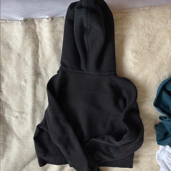 Black lululemon scuba - Picture 2 of 4